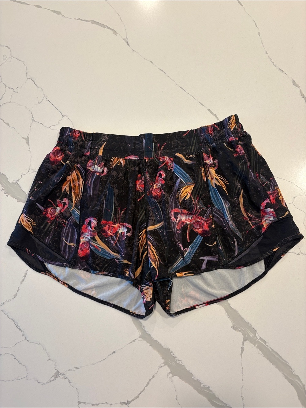 Lululemon Hotty Hot Low Rise Shorts 4” ~ 12 ~ Veiled Floral Black